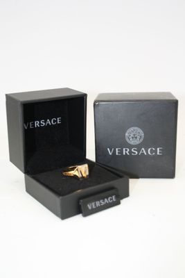 VERSACE, chevalière d'homme bicolore avec initiale V, en aci…