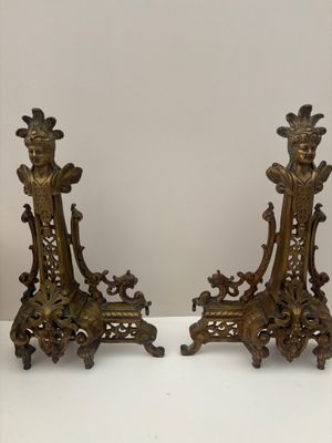 Paires de devant de chenets en bronze ou autre métal doré St…