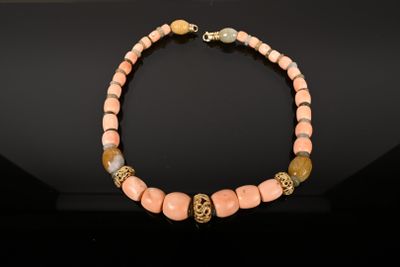 Collier en corail 'peau d'ange' - Bijou élégant en pierres naturelles
