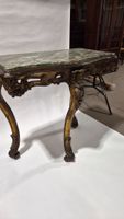 Console en bois doré et sculpté de coquilles, volutes et feu… (photo 6)