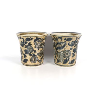 paire de vases bleus et blancs à motifs floraux