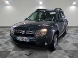 la photo d'une voiture noire garée dans un garage