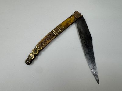 a small knife that is laying on a table