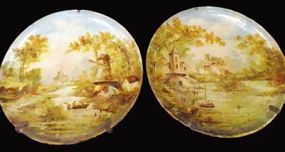 E. NOUVIANS ? Paire de plats en céramique à décor de paysage…