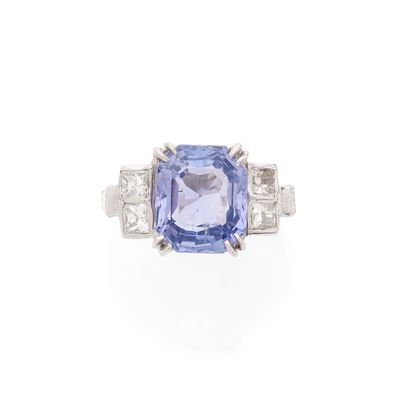 une bague en tanzanite et diamants