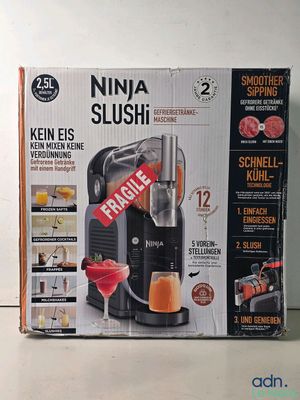 une boîte de « Ninja Slushi » sur la table