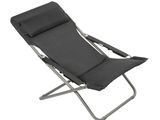 une image représentant une chaise de jardin pliante sur fond blanc