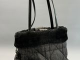 sac à main noir matelassé avec doublure en simili et fermeture à glissière