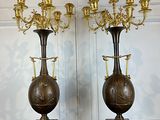 paire de candélabres anciens plaqués laiton sur socles en bois