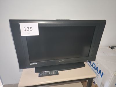 un téléviseur à écran plat posé sur une table