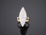 une bague en or 18k et diamants