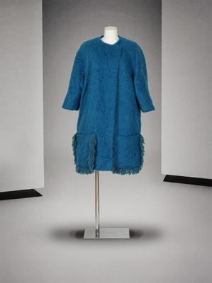 une image d'une robe bleue sur un mannequin