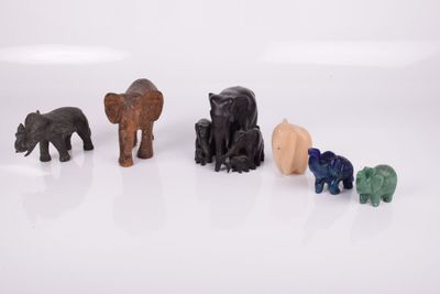a lot of small toy animals that are on the table
