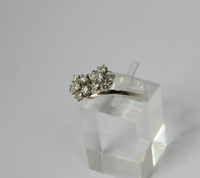 Bague à deux fleurs marguerite serties de diamants en or gri…