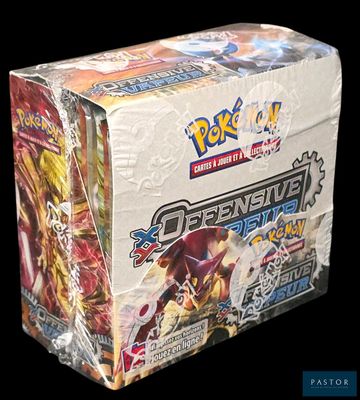 un gros plan sur une boîte de cartes à collectionner Pokémon sur fond noir