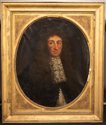 un vieux tableau représentant un homme vêtu d'un manteau noir à col blanc