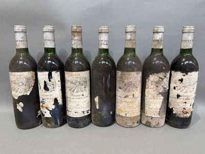 six bouteilles de vin sont alignées dans une rangée