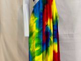 une robe colorée de femme sur un mannequin, un mannequin, un mannequin, un mannequin, un mannequin, un mannequin, un mannequin, un mannequin