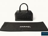 Sac à main Chanel en cuir matelassé noir avec pochette assortie