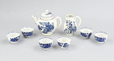 service à thé en porcelaine bleue et blanche, composé de six tasses et d'une théière