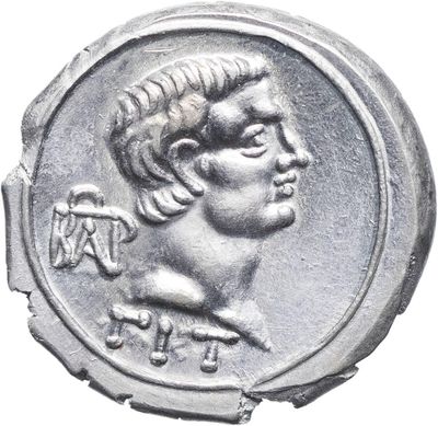 Gros plan sur une pièce d'argent portant le visage d'un homme