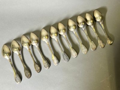 six spoons are lined up in a row on a table