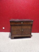 Petit buffet bas en acajou et placage d'acajou, ouvrant par … (photo 2)