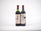 deux bouteilles de vin posées l'une à côté de l'autre sur une surface blanche