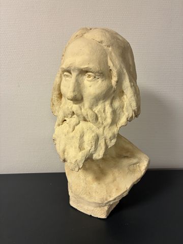 Buste d’homme en plâtre. 48 X 28 cm