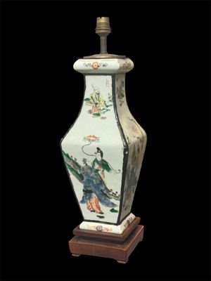 CHINE Vase monté en lampe porcelaine émaillé à décor de pers… - Photo 1