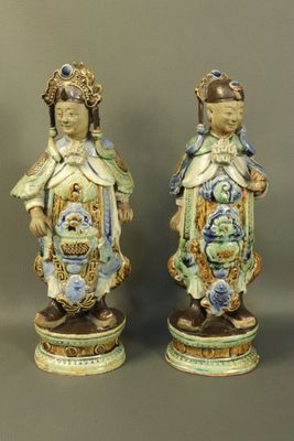 paire de figurines en porcelaine chinoise représentant un homme et une femme