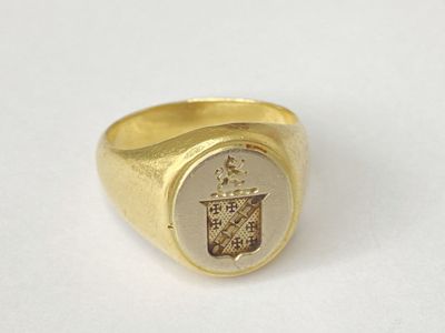 an image of a gold ring with a coat of arms on it