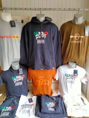 3 pulls RedBull racing taille 134cm et L + 6 t-shirts RedBul…