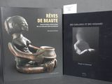 deux livres posés sur une table, avec la photo d'une femme assise sur un tabouret