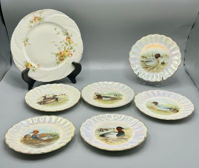 37 / CHT3 / Lot de 6 petites assiettes en porcelaine à …