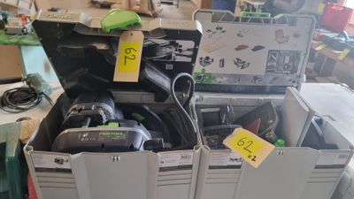 un tas d'appareils électroniques rangés dans une boîte
