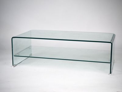 Table basse en verre, à deux plateaux.
