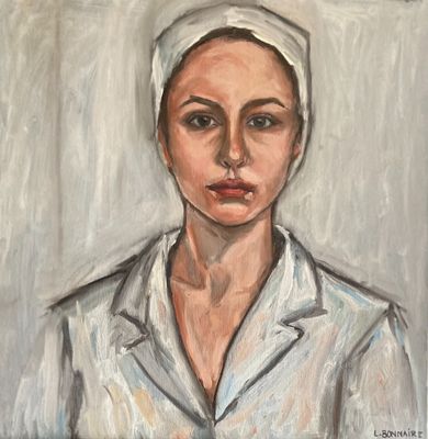 une peinture à l'huile représentant une femme vêtue d'une chemise blanche et d'un chapeau blanc