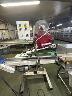 une machine qui fonctionne sur un tapis roulant