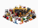 de nombreux jouets de construction posés sur une surface blanche