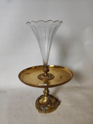 Centre de table en bronze ciselé et doré et son vase cornet …