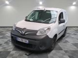 la photo d'une camionnette blanche garée dans un garage