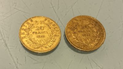 two gold coins, one of which is a sovereign and the other of which is a sovereign