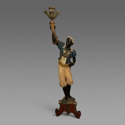 une image représentant une statue d'un homme tenant un oiseau dans la main