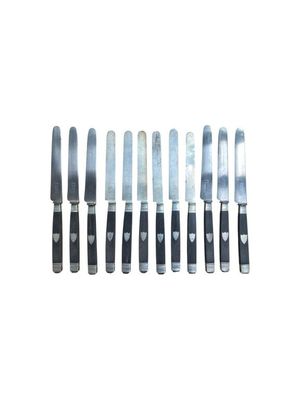 - 6 couteaux à fruits à lames argent, virole et talon en arg…