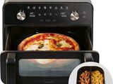 une pizza au four et un plat de pâtes