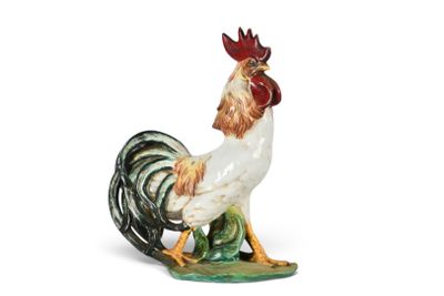 une figurine représentant un coq sur fond blanc
