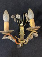 Paire d'appliques à deux bras de lumière en laiton à décor d… (photo 2)