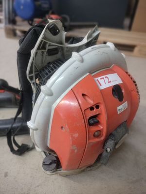 a chainsaw that is sitting on the floor