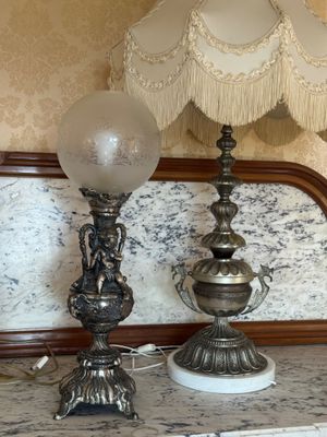 2 grandes lampes "Gothic Revival", métal